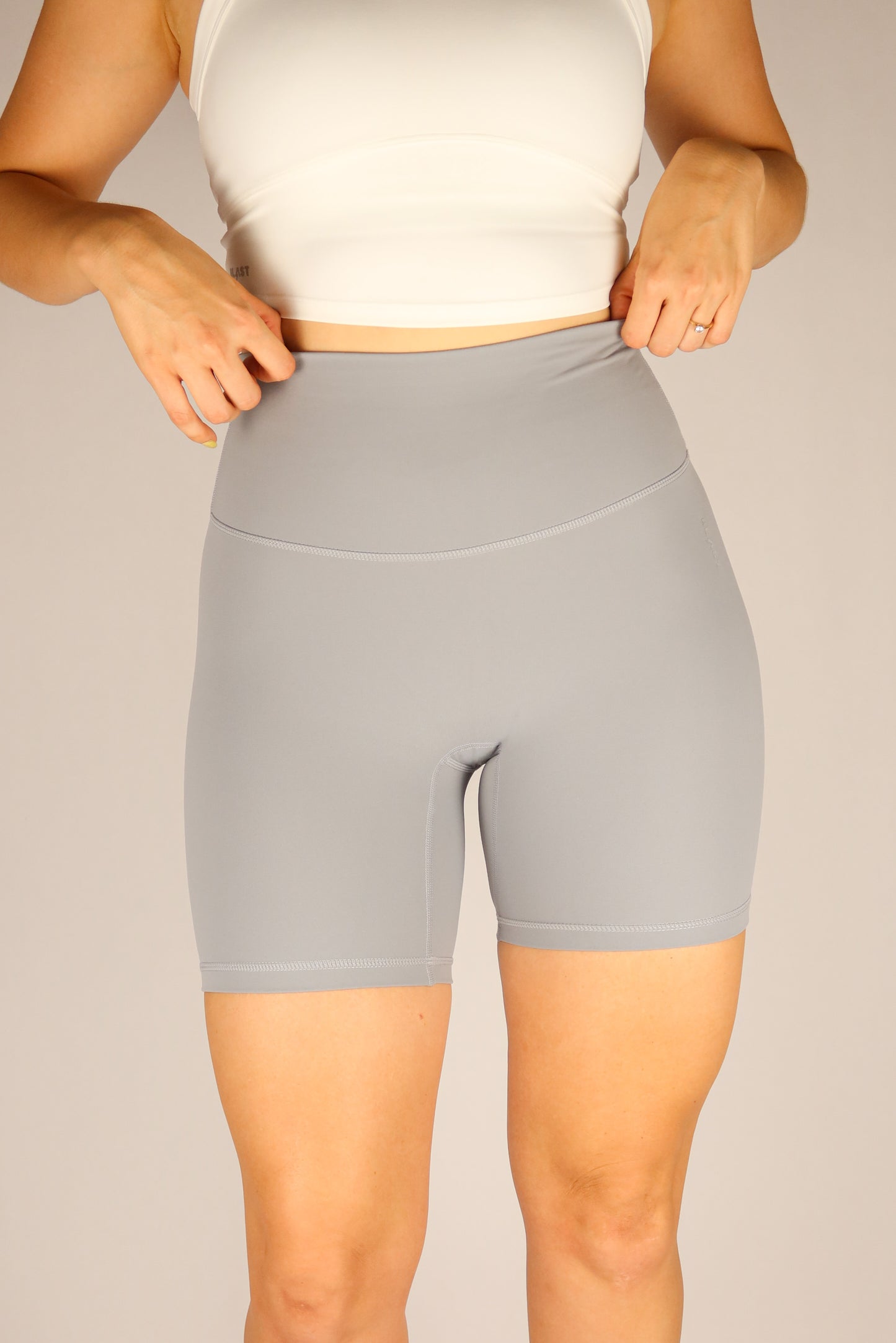 Mid Short Rhino Grey